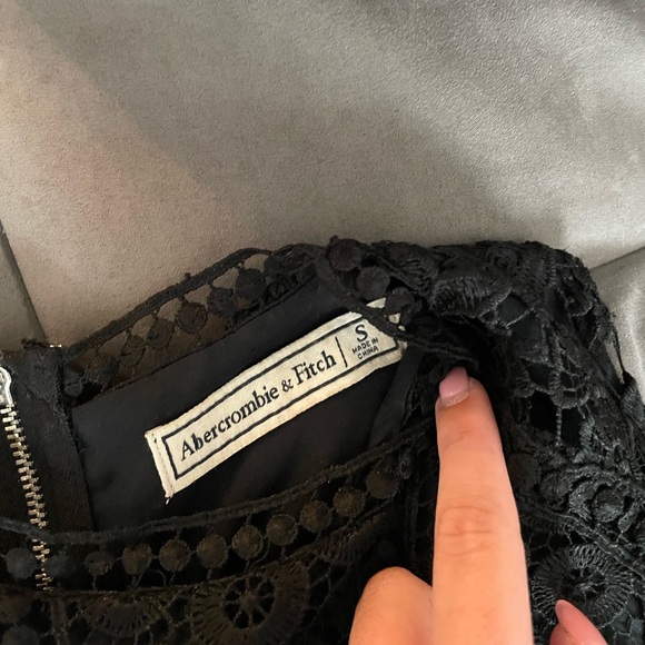 Abercrombie and Fitch Black Crochet Lace Exposed Back zipper Tank Size S - Picture 2 of 5